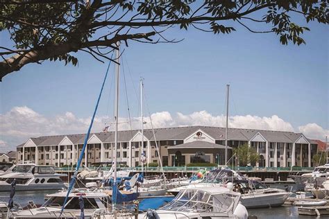 hotels in racine